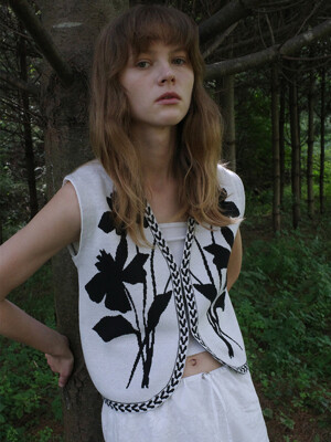FLOWER JACQUARD VEST - IVORY
