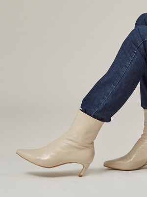 Becca Feminine Chic Boots _ Cream