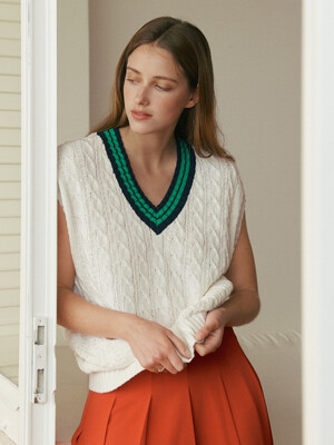 RAGUSA V-neck cable knit vest (Ivory)