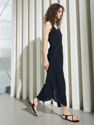 OBLIQUE LINE CHIFFON SLIP DRESS_BLACK