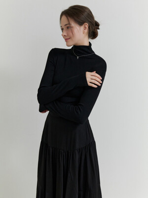 Of turtleneck t-shirt (black)