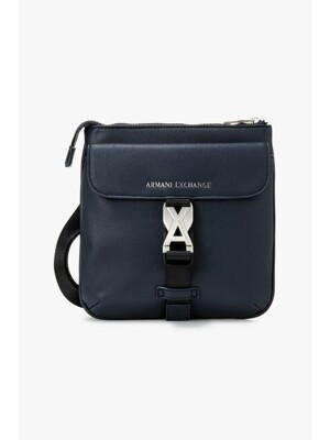 ARMANI EXCHANGE  남성 메탈 로고 버클 플랫 메신저백(A414370002)블루