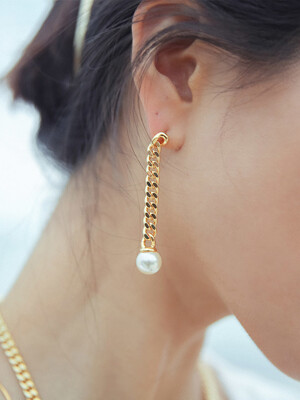 [단독]UNBALANCE PEARL drop LONG EARRING GOLD