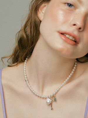 Unlock pearl Necklace
