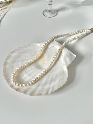 mini pearl choker necklace