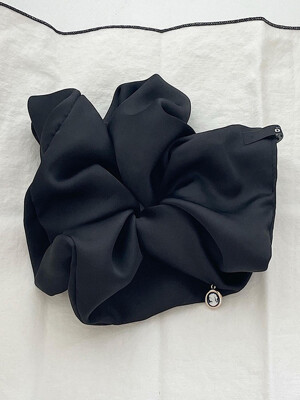 [단독] oar Cameo Satin drop Wide Scrunchie [Black]