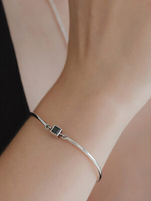 Onyx Cube Silver Bangle Bracelet B01012
