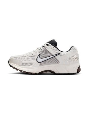 [FJ2028-001] W NIKE ZOOM VOMERO 5