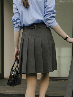 Back buckle detail pleated A-line skirt_Charcoal