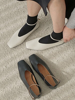 [단독] 1890 Zad Flat Shoes