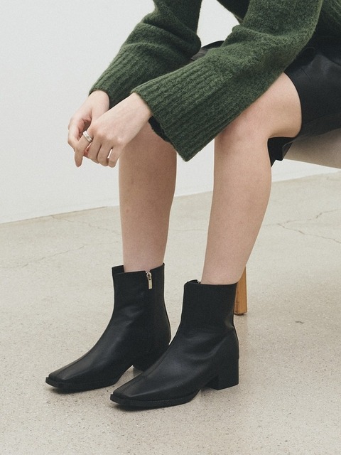 모이지 EO2512B Square Ankle Boot