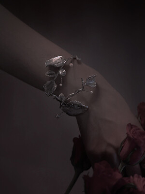 Flower breeze. rose. bracelet 01