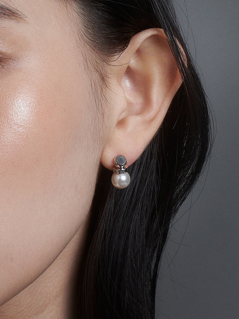 주얼리 - 아미디블룸 (amidibloom) - moon Pearl earrings - 8mm (2color)