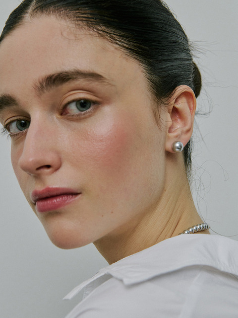 에뜨리브 Light Grey Pearl Earrings