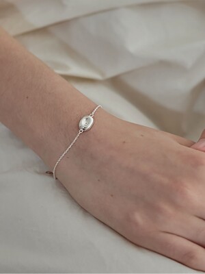 Tiny bracelet