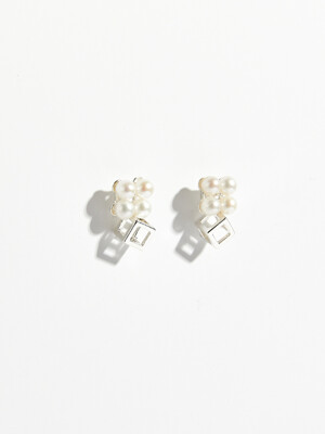 Frame Cube Flower Pearl Stud Earrings