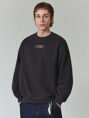 (UNI) CTBRZ 양기모 스웨트 셔츠_CHARCOAL