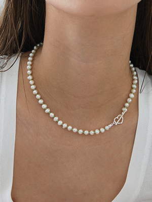 Pearl cupid necklace