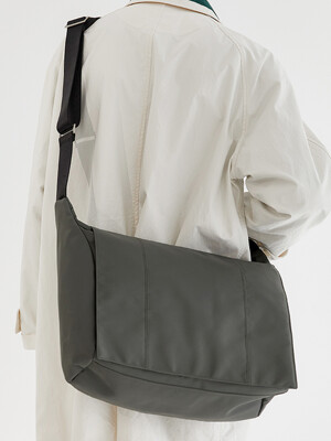 VERTICAL FLAP MESSENGER BAG (B005_KAHKI)