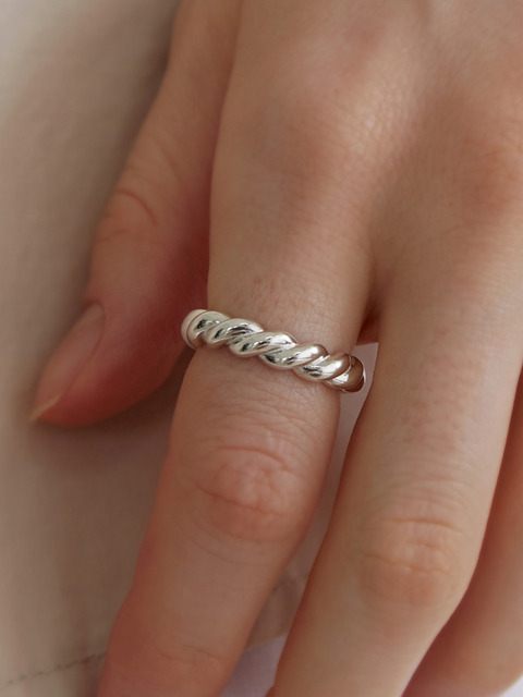 ☆Hei☆ sv925 unbalanced knot ring HE24SPRSG676XXFR MUSINSA公式 | HEI [sv925] unbalanced knot ring