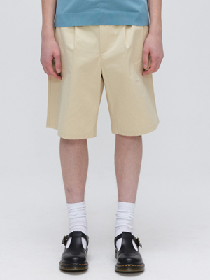 One Tuck Cotton Chino Shorts - Beige, Navy