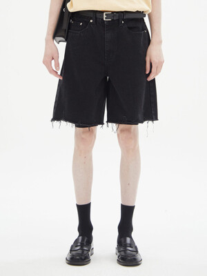 DESTROYED HEMLINE DETAIL DENIM SHORTS(BLACK)