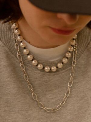Swarovski Pearl Pointed Black Necklace