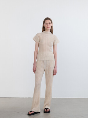 [단독]PLEATS MOCKNECK SHORT SLEEVE TOP [LIGHT BEIGE]
