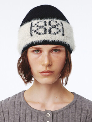 Emblem Knit Beanie UNISEX Black Ivory