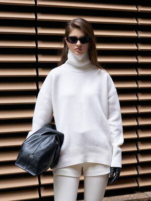 Air Wool Turtleneck Knit