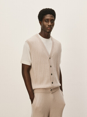 [Murray Allan]V-neck cable vest_ M43MVT004SB
