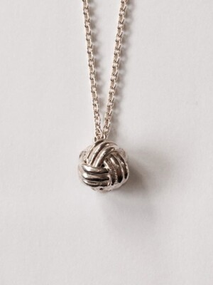 Simple Knot Necklace (glossy)