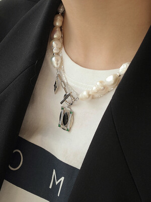 Baroque pearl necklace_Onyx