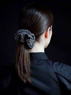 SCRUNCHIE / JEWEL / CR / SHINY CHARCOAL