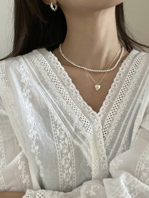 Silver ball necklace