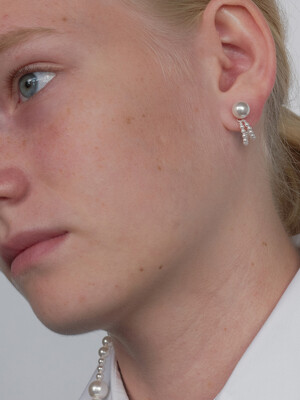 Moonlit Loops Pearl Earrings