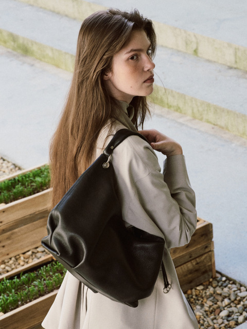 아뜰리에 드 루멘 LOG MIDDLE BAG (SOFT BLACK)