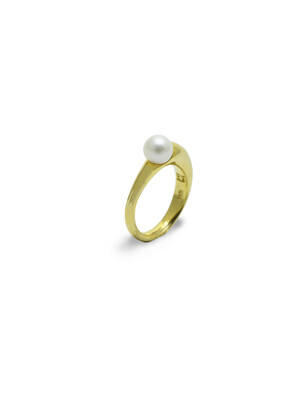 Gold single pearl ring