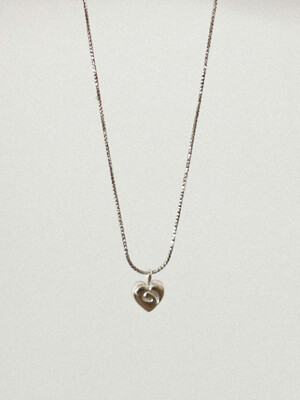 Tiny heart necklace