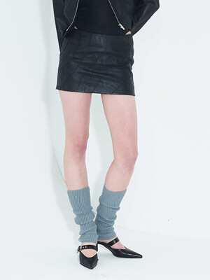 Faux-Leather Low Rise Mini Skirt _ Black