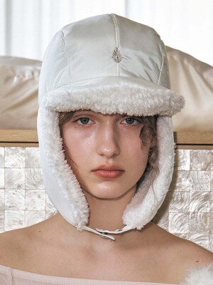 PADDING EARFLAP HAT IN IVORY