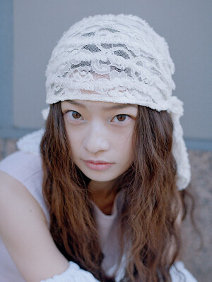 ROSY LACE BANDANA IN CREAM