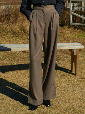 amr1354 row button slacks (mocha)