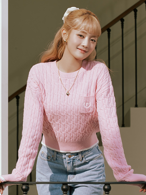 ROUND NECK CABLE KNIT PINK