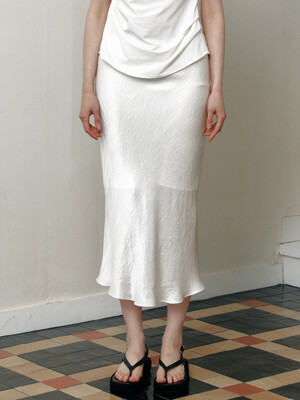 wrinkled satin bias skirt (white)