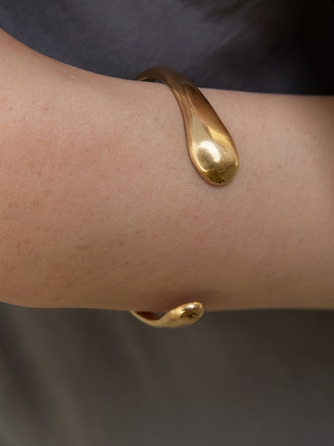 주얼리 - 믐달 (meumdal) - Stamen bracelet (gold)