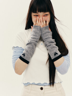 [EXCLUSIVE] A logo knit hand warmer - GREY