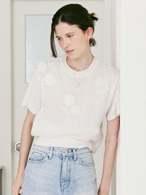 A FLOWER MOHAIR KNIT TOP_IVORY