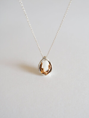 Pebble pendent necklace