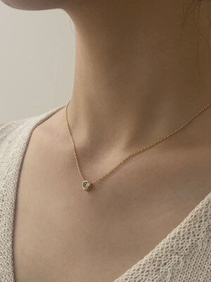 Edge triangle necklace
